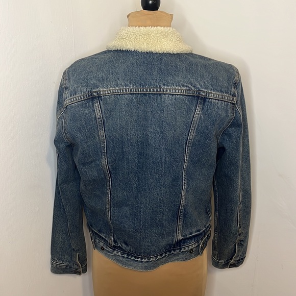 NWT Levi’s Sherpa Denim Jacket - Picture 4 of 6
